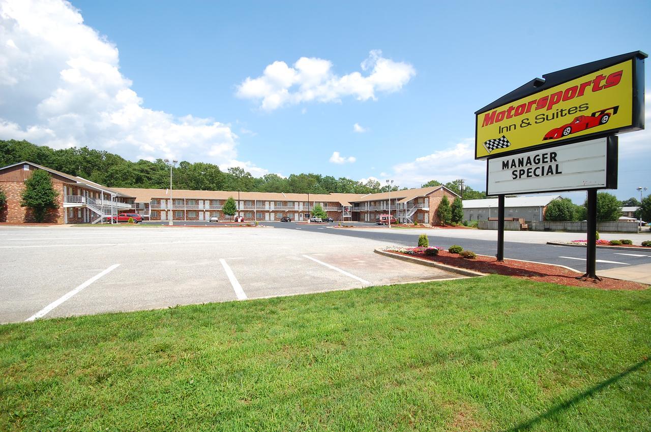 Millville Motorsports Inn And Suites Extérieur photo
