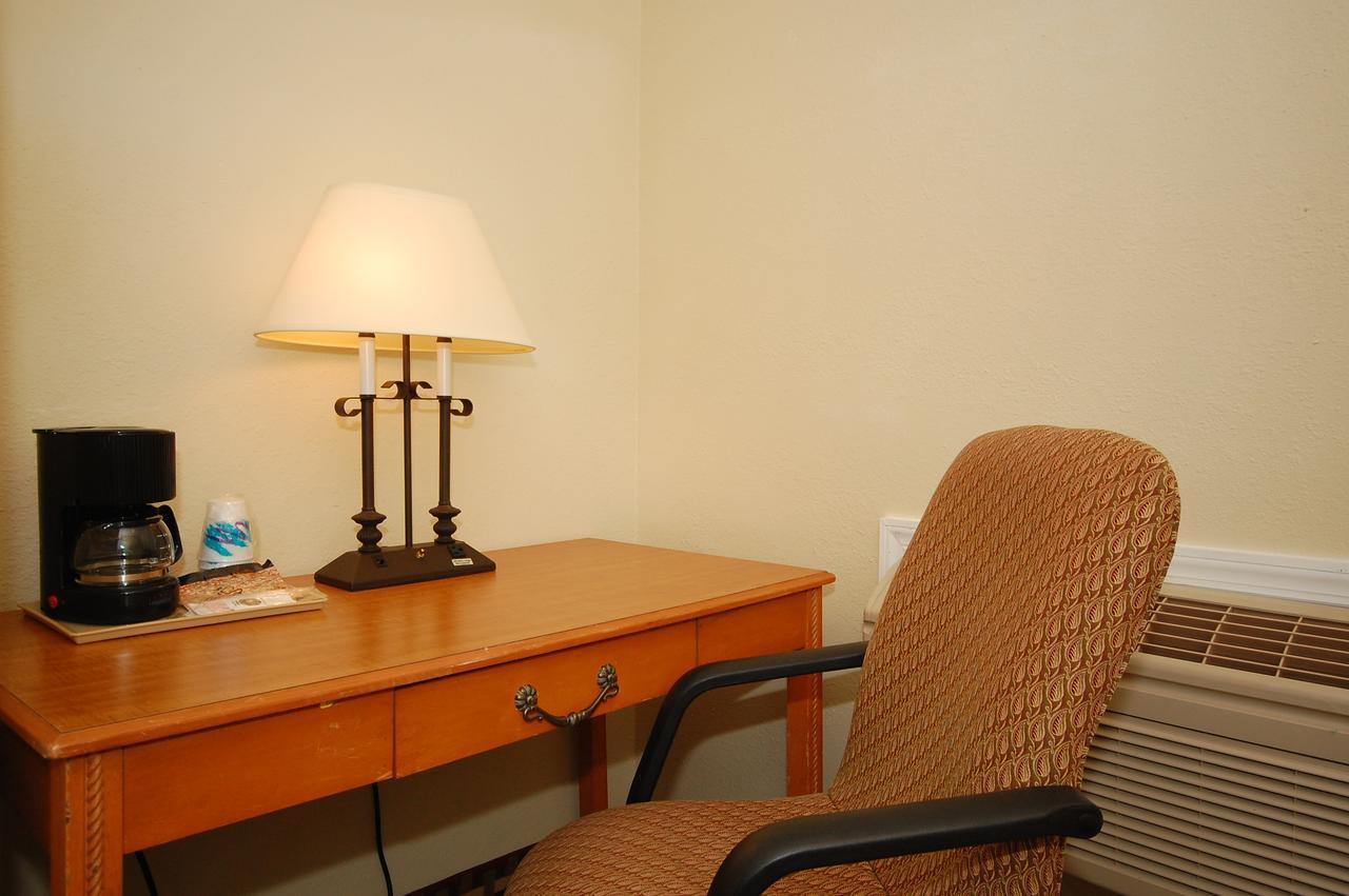 Millville Motorsports Inn And Suites Extérieur photo